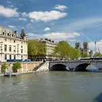 Gem 9 Min Walk To Notre-dame And Louvre Paříž