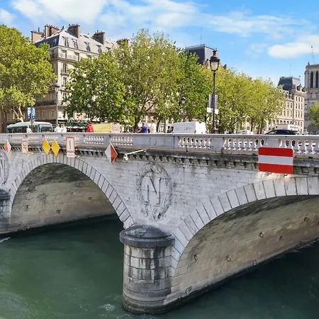 Gem 9 Min Walk To Notre-dame And Louvre 아파트