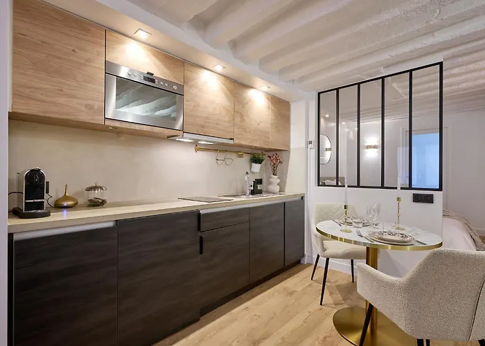 Gem 9 Min Walk To Notre-dame And Louvre