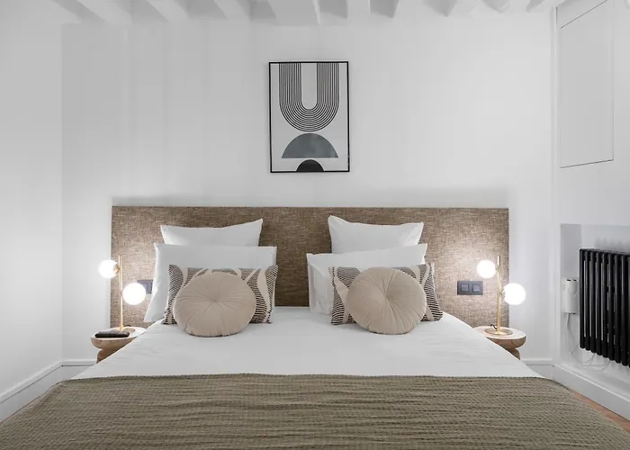 Appartement Gem 9 Min Walk To Notre-dame And Louvre Parijs