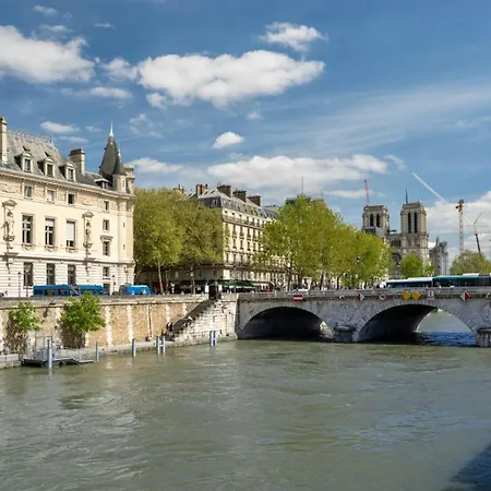 Gem 9 Min Walk To Notre-dame And Louvre Paris